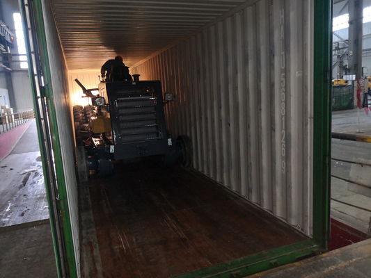 Zware de Nivelleermachinem135 Ingesloten Cabine van de Materiaalmotor Één Jaargarantie